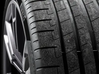 Pirelli E 245 35 R21 3D model