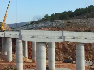 Launching Girder Free 3D model