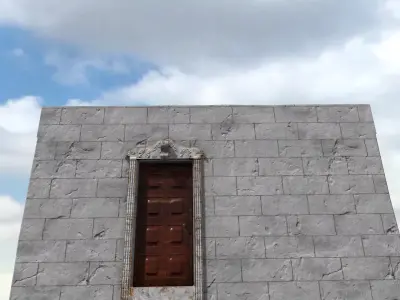 Old High-Quality 3D Colonial House Low-poly 3D model