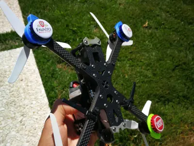 Sliding landing gear for freestyle fpv drone nazgul5 3D print model