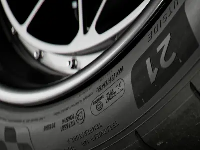 Michelin Pilot Sport CUP 2 R 325 30 ZR21 108Y V2 3D model