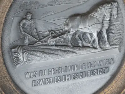 Decorative plate Was du erebert Low-poly 3D model