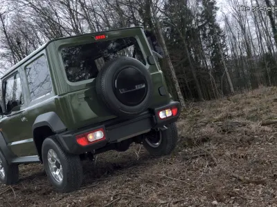 Modern Three Door SUV Green 3D model