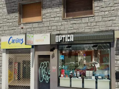 Building apartment with roof Low-poly 3D model