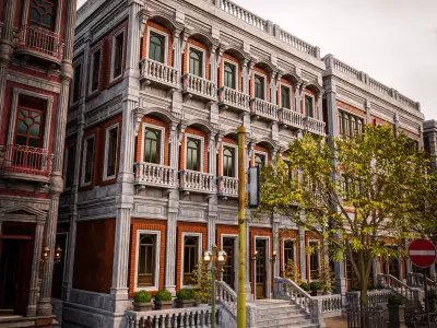 MODULAR BUILDING WITH INTERIOR KITBASH 06 Low-poly 3D model