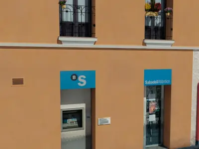 Building with balconies and balconies Low-poly 3D model