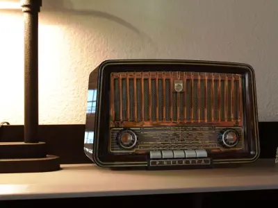 Low Poly Old Radio 4 maresal3d Low-poly 3D model