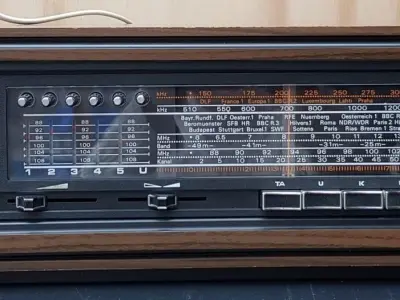 Vintage Fishtank Radio Free 3D model